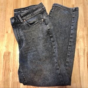 High waisted black/grey wash mom jeans
